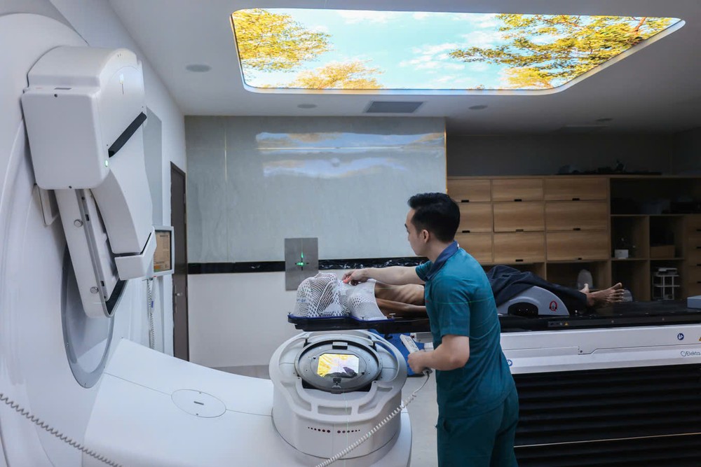 癌症患者在胡志明市肿瘤医院接受放射治疗。