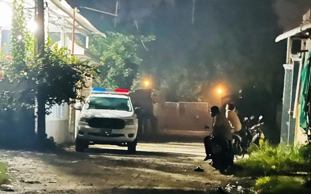 警察于11月14日晚上封锁命案现场。