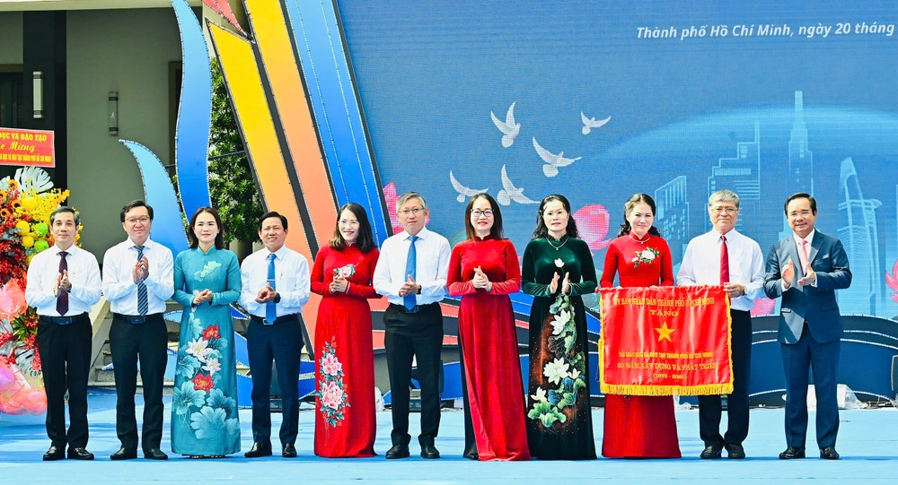 4  z7243311378236-276ac9b216b8d1a1fdb86146c3784e8a-9012-9386.jpg