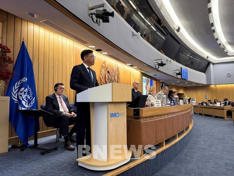 建设部副部长阮春创在会上发表讲话。