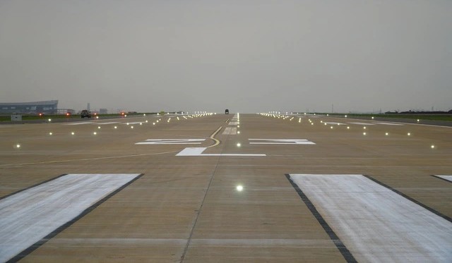 隆城机场跑道已准备就绪，迎接首降航班。
