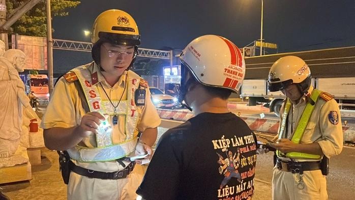 N.V.Đ接受检测时，酒精浓度为每公升呼出气体1.032毫克。