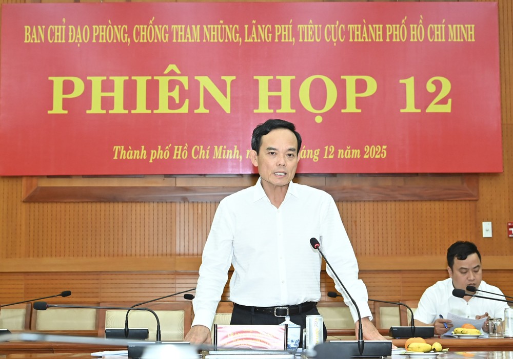 胡志明市市委书记陈留光主持指委会第12次会议。