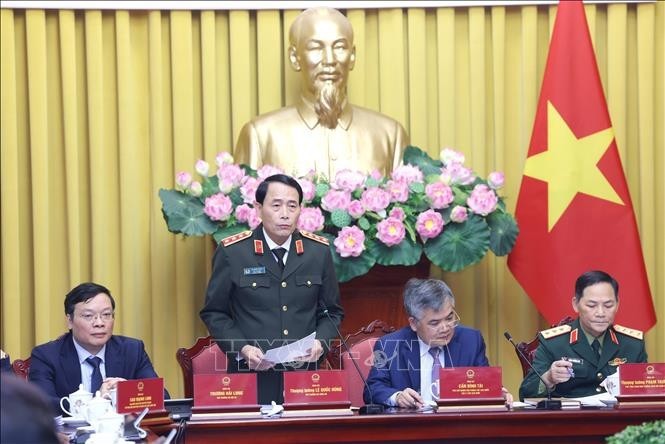 公安部部长黎国雄发表讲话 。