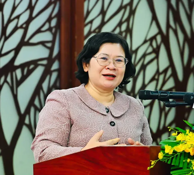 胡志明市市委副书记文氏白雪在会上发表指导讲话。