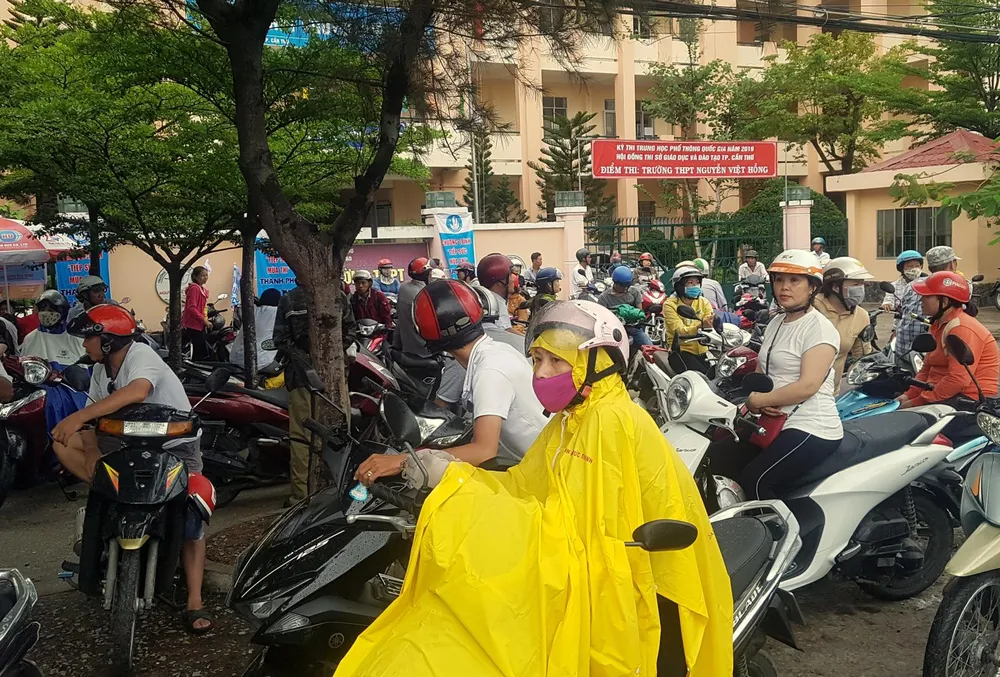 TPHCM: Đề thi môn Toán nhẹ nhàng, không gây áp lực với thí sinh  ảnh 4