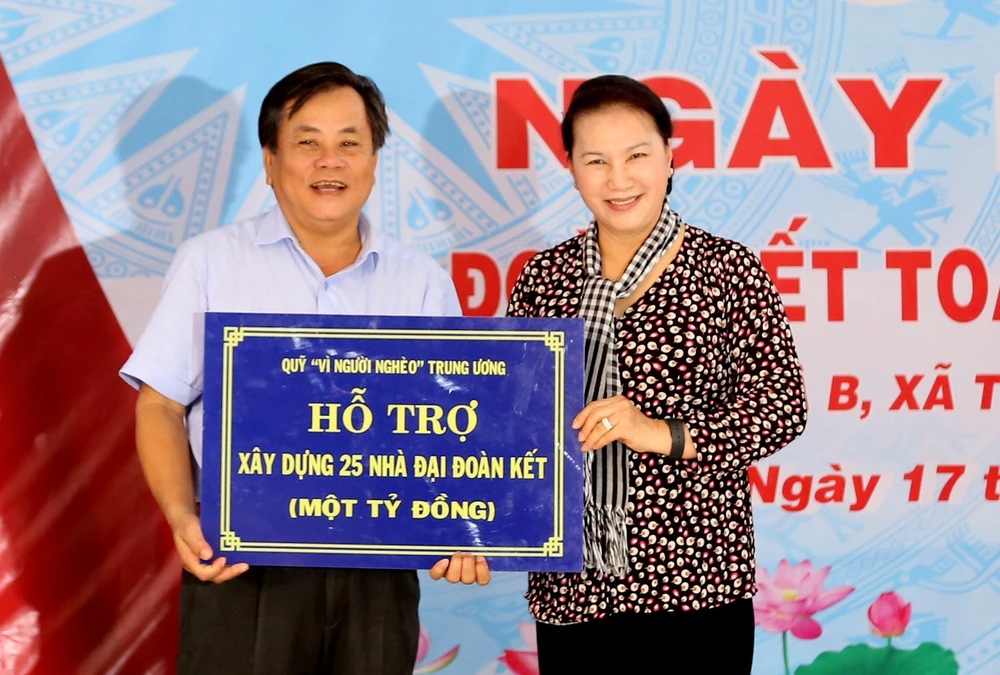 Chủ tịch Quốc hội tham dự ngày hội “Đại đoàn kết toàn dân tộc” tại Trà Vinh ảnh 4 Chủ tịch Quốc hội tham dự ngày hội “Đại đoàn kết toàn dân tộc” tại Trà Vinh ảnh 4