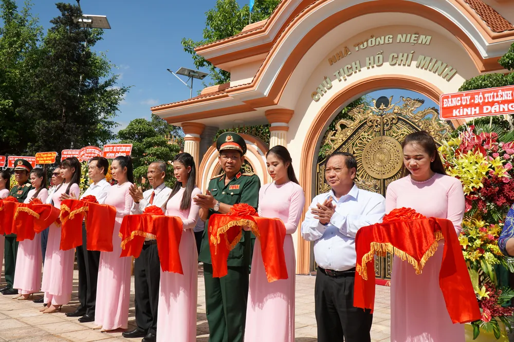 Khánh thành Khu nhà tưởng niệm Chủ tịch Hồ Chí Minh tại Quân khu 9 ảnh 2 Khánh thành Khu nhà tưởng niệm Chủ tịch Hồ Chí Minh tại Quân khu 9 ảnh 2
