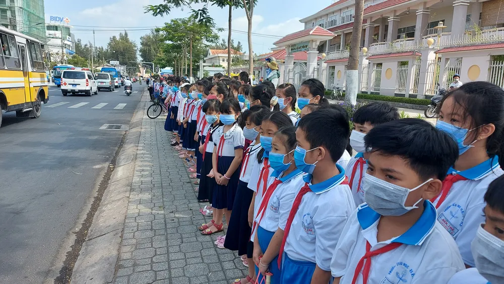 Tiễn đưa người con ưu tú “xứ dừa” Trương Vĩnh Trọng về đất mẹ ảnh 12 Tiễn đưa người con ưu tú “xứ dừa” Trương Vĩnh Trọng về đất mẹ ảnh 12
