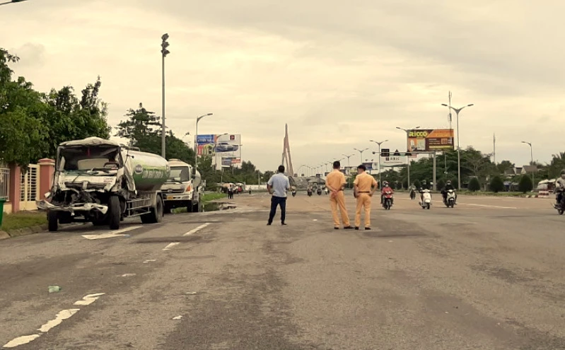 Tai nạn liên hoàn trên cầu Cần Thơ, 1 người tử vong ảnh 4 Tai nạn liên hoàn trên cầu Cần Thơ, 1 người tử vong ảnh 4