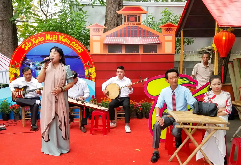 Không gian đờn ca tài tử tại “Sắc xuân miệt vườn” năm 2023
