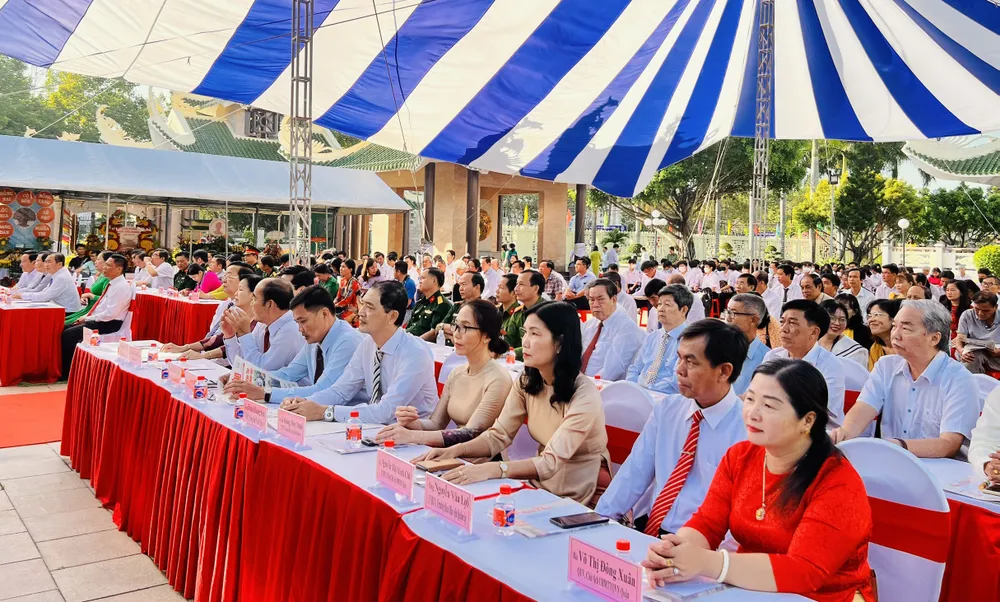 Đông đảo đại biểu cùng người dân Lễ Giỗ lần thứ 151 của danh nhân văn hóa Thủ khoa Bùi Hữu Nghĩa