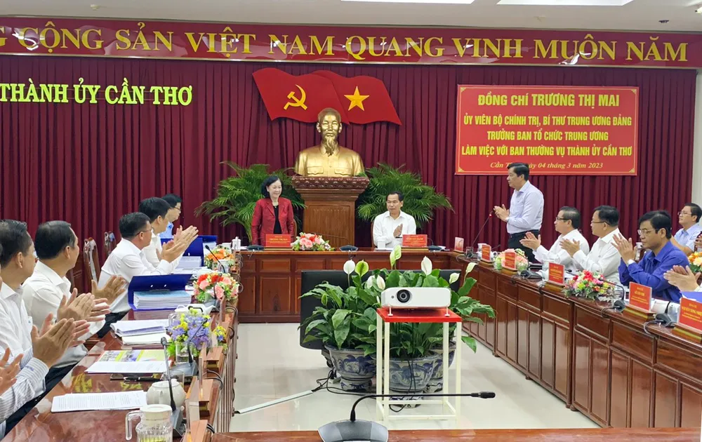 Quang cảnh buổi làm việc