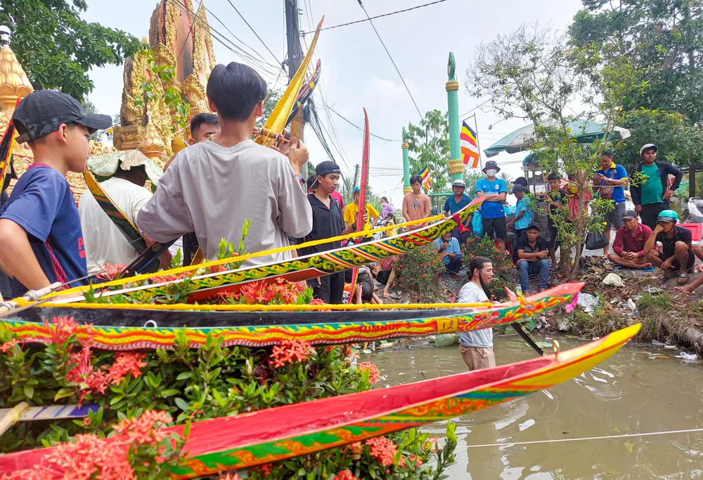 Những chiếc ghe ngo mini đẹp mắt, mô phỏng theo ghe ngo thật để các bạn tham gia thi đấu Những chiếc ghe ngo mini đẹp mắt, mô phỏng theo ghe ngo thật để các bạn tham gia thi đấu