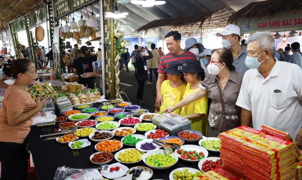 Bánh dân gian Nam bộ, một nét văn hóa ẩm thực đặc trưng có sức hút mạnh đối với đông đảo du khách Bánh dân gian Nam bộ, một nét văn hóa ẩm thực đặc trưng có sức hút mạnh đối với đông đảo du khách