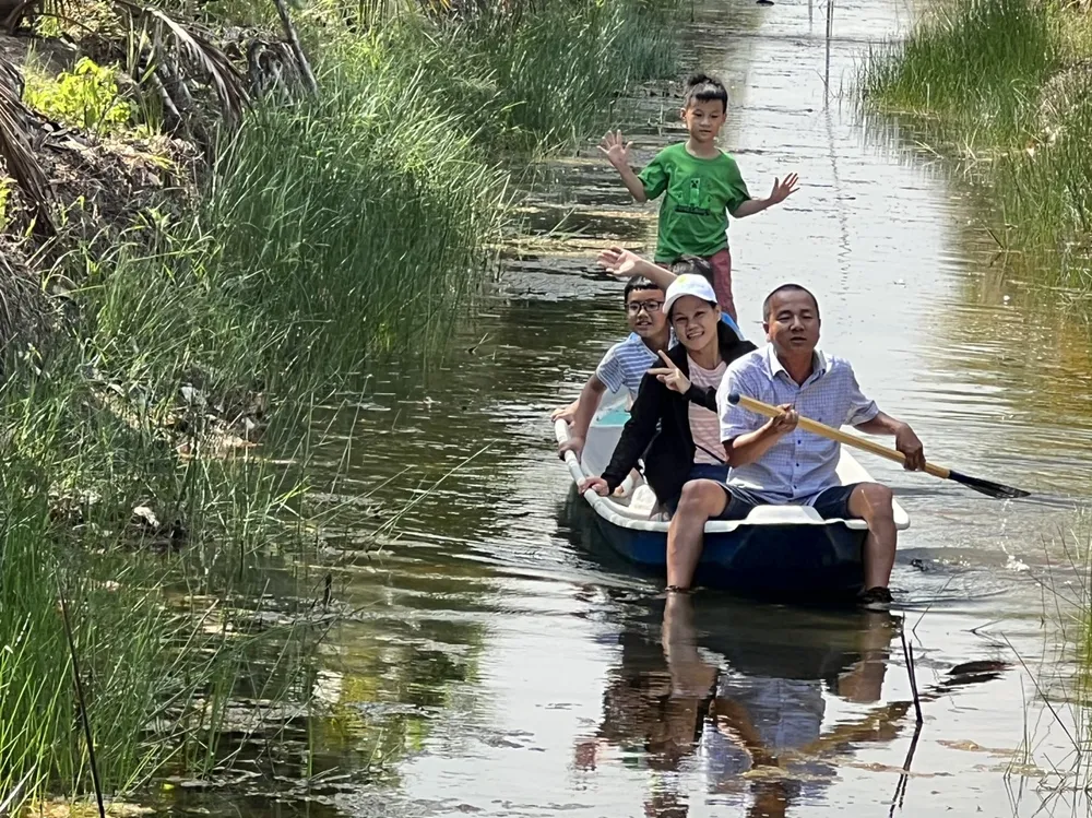 Du khách trải nghiệm du lịch sinh thái tại Tiền Giang Du khách trải nghiệm du lịch sinh thái tại Tiền Giang