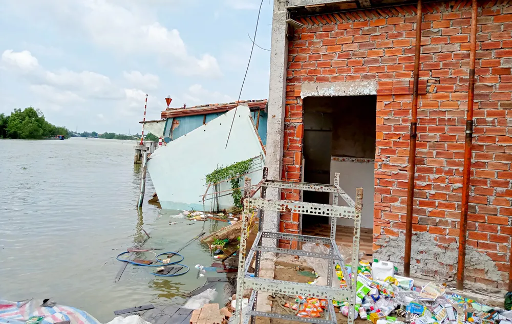 Hiện trường vụ sạt lở bờ sông Cần Thơ