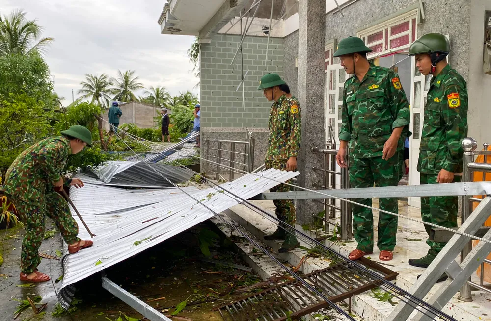 Hỗ trợ người dân sửa chữa lại nhà cửa