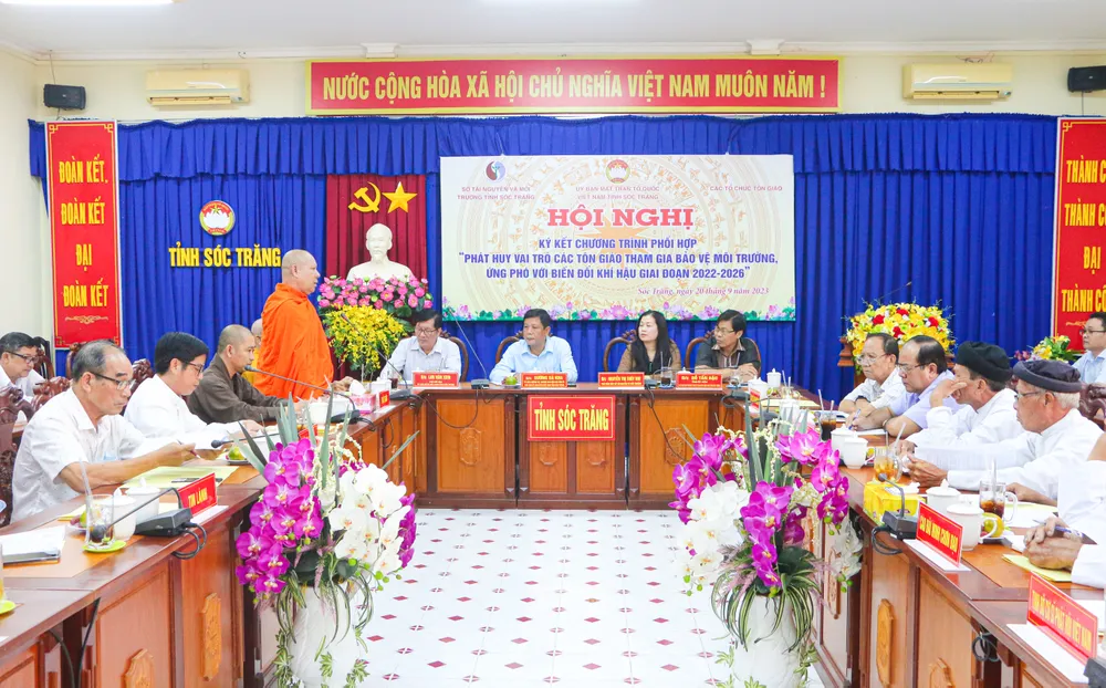 Chương trình ký kết phối hợp giữa Ủy ban MTTQ Việt Nam tỉnh Sóc Trăng với Sở TN-MT và các tổ chức tôn giáo trên địa bàn tỉnh Sóc Trăng trong bảo vệ môi trường, ứng phó với biến đổi khí hậu Chương trình ký kết phối hợp giữa Ủy ban MTTQ Việt Nam tỉnh Sóc Trăng với Sở TN-MT và các tổ chức tôn giáo trên địa bàn tỉnh Sóc Trăng trong bảo vệ môi trường, ứng phó với biến đổi khí hậu