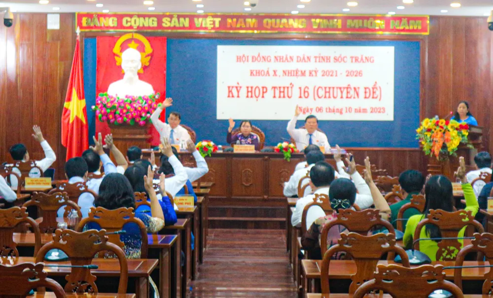 Đại biểu HĐND tỉnh Sóc Trăng biểu quyết thông qua việc đưa vào sử dụng 7 mỏ cát, trữ lượng 17 triệu m3 Đại biểu HĐND tỉnh Sóc Trăng biểu quyết thông qua việc đưa vào sử dụng 7 mỏ cát, trữ lượng 17 triệu m3