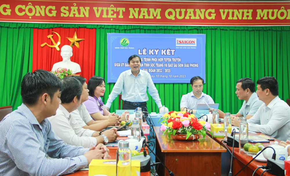 Nhà báo Tăng Hữu Phong, Tổng Biên tập Báo SGGP phát biểu tại buổi lễ