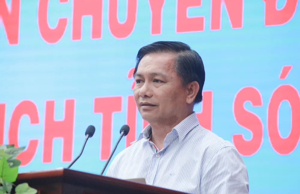 Chủ tịch UBND tỉnh Sóc Trăng Trần Văn Lâu phát biểu tại hội nghị Chủ tịch UBND tỉnh Sóc Trăng Trần Văn Lâu phát biểu tại hội nghị