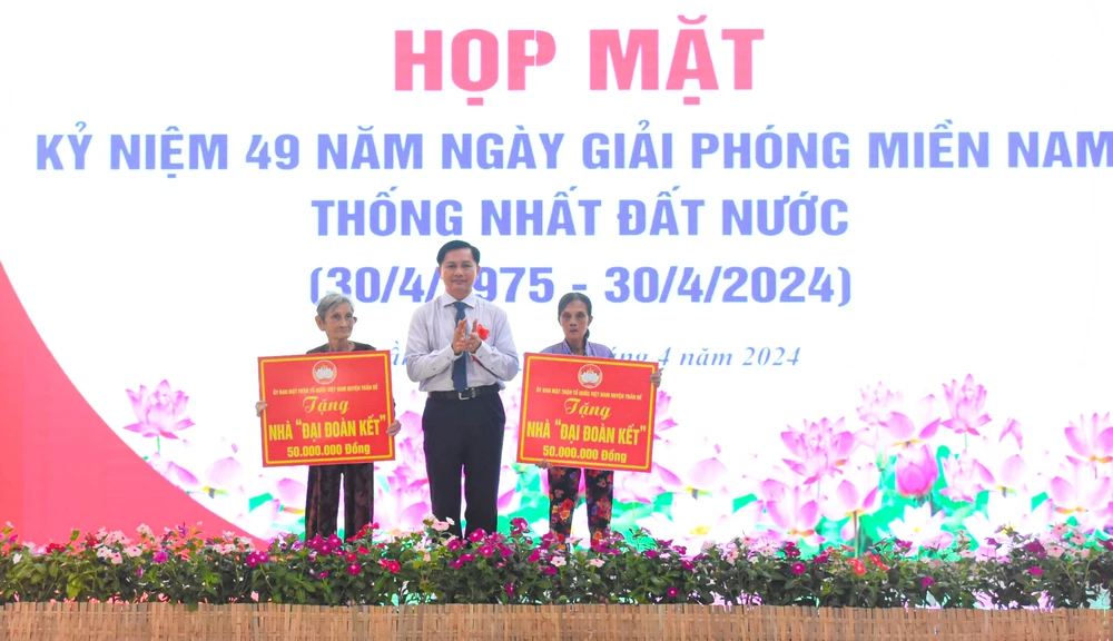 Sóc Trăng họp mặt 49 năm Ngày Giải phóng miền Nam, thống nhất đất nước