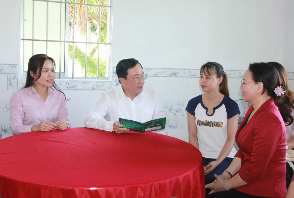 Lãnh đạo Ngân hàng CSXH khảo sát trực tiếp khách hàng trên địa bàn tỉnh Sóc Trăng IMG_1076.jpg