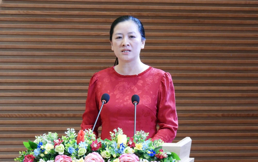 Bà Đoàn Hồng Hạnh, Giám đốc Sở Khoa học và Công nghệ tỉnh Vĩnh Long, phát biểu tại buổi lễ 2 Bà Đoàn Hồng Hạnh - Giám đốc Sở Khoa học và Công nghệ tỉnh Vĩnh Long phát biểu khai mạc..jpg