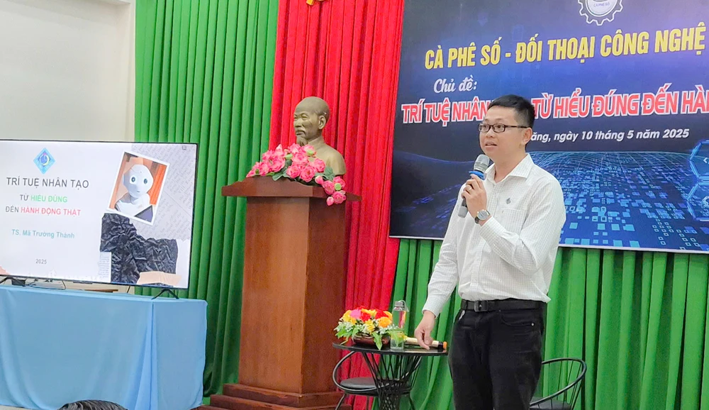 TS. Mã Trường Thành chia sẻ, đối thoại tại sự kiện “Cà phê số - Đối thoại công nghệ tương lai” 883acbad6f0cdd52841d.jpg