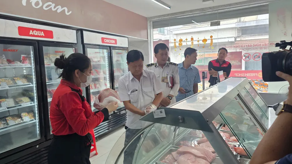 Một số sản phẩm thịt được bày bán tại cửa hàng 432acd9dcecb7a9523da.jpg
