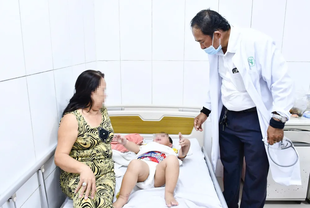 ក្រោយពីវះកាត់រួច សុខភាពរបស់ក្មេងប្រុសមានស្ថិរភាព។ 5adb28d1d3e267bc3ef3.jpg