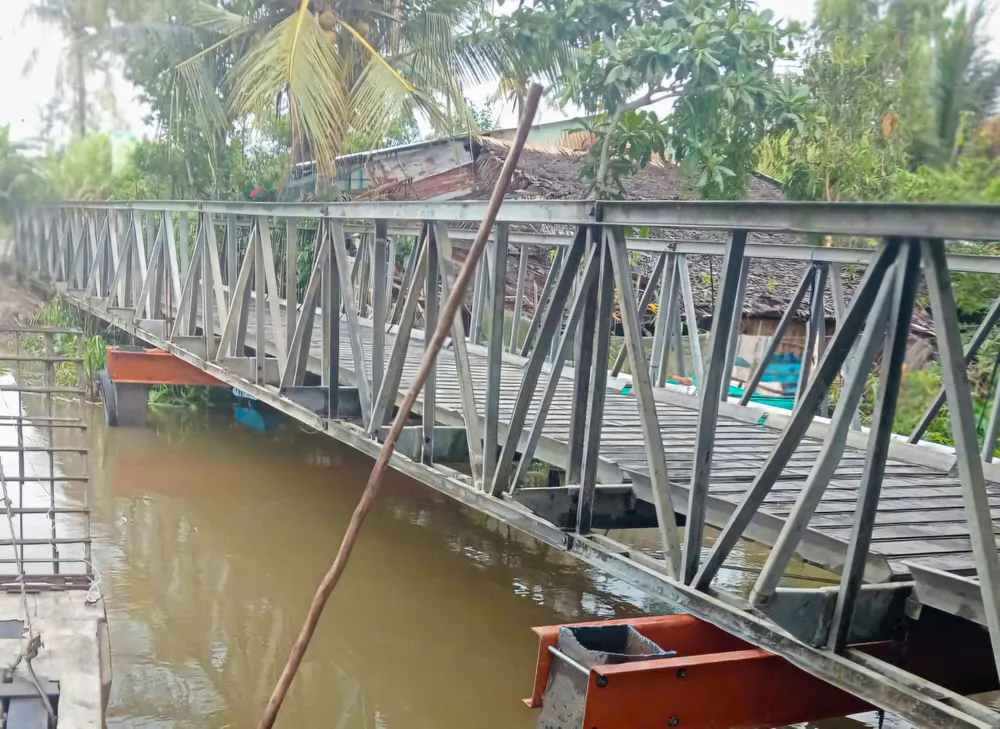 Cầu sắt sau khi được khắc phục, sửa chữa d7da6ddb39208d7ed431.jpg