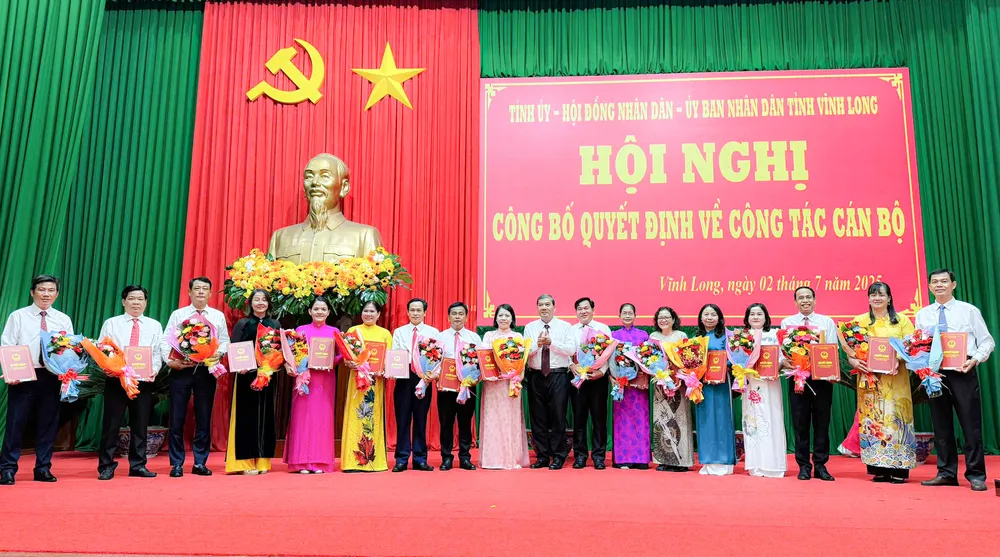 Chefs de départements, branches et secteurs de la province de Vinh Long f8ffa3b5ea015d5f0410.jpg