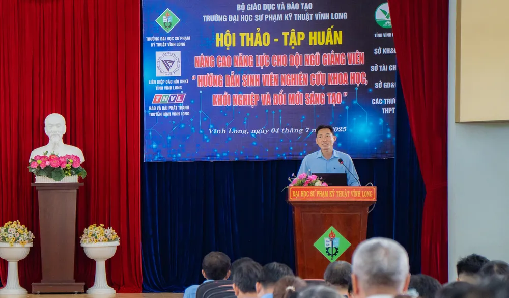 Các đại biểu chia sẻ tại chương trình hội thảo, tập huấn TCI04188.jpg