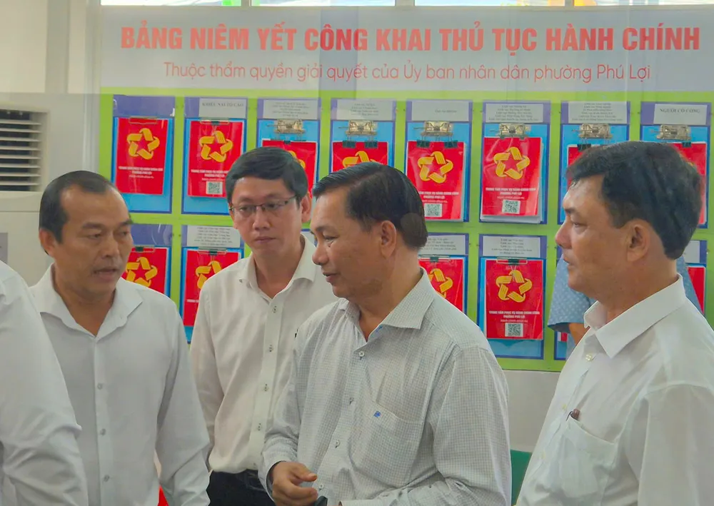 Lãnh đạo TP Cần Thơ kiểm tra tại Trung tâm phục vụ hành chính công phường Phú Lợi 6fe8c1572b589d06c449.jpg