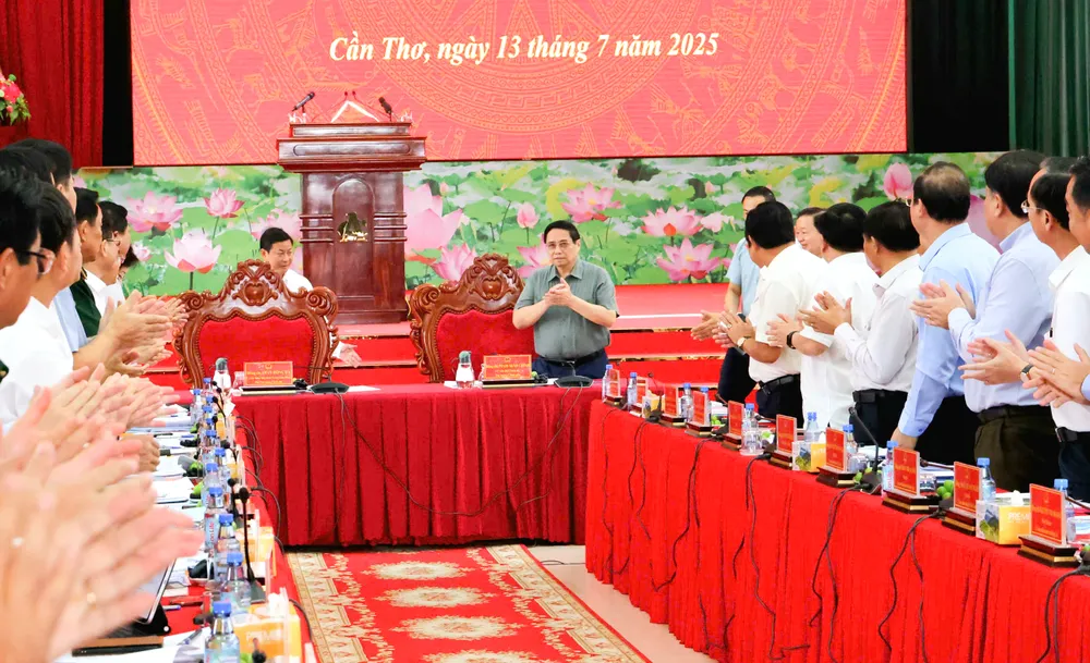 នាយករដ្ឋមន្ត្រី Pham Minh Chinh អញ្ជើញជួបពិភាក្សាការងារជាមួយមូលដ្ឋាន ddcea9ebcc217a7f2330.jpg