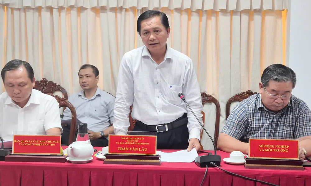 Chủ tịch UBND TP Cần Thơ Trần Văn Lâu phát biểu chỉ đạo tại buổi làm việc 7f3aea4e58caee94b7db.jpg