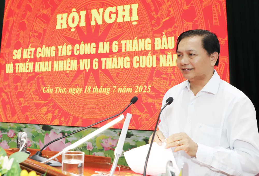 Chủ tịch UBND TP Cần Thơ Trần Văn Lâu phát biểu chỉ đạo tại hội nghị Hinh 1.jpg