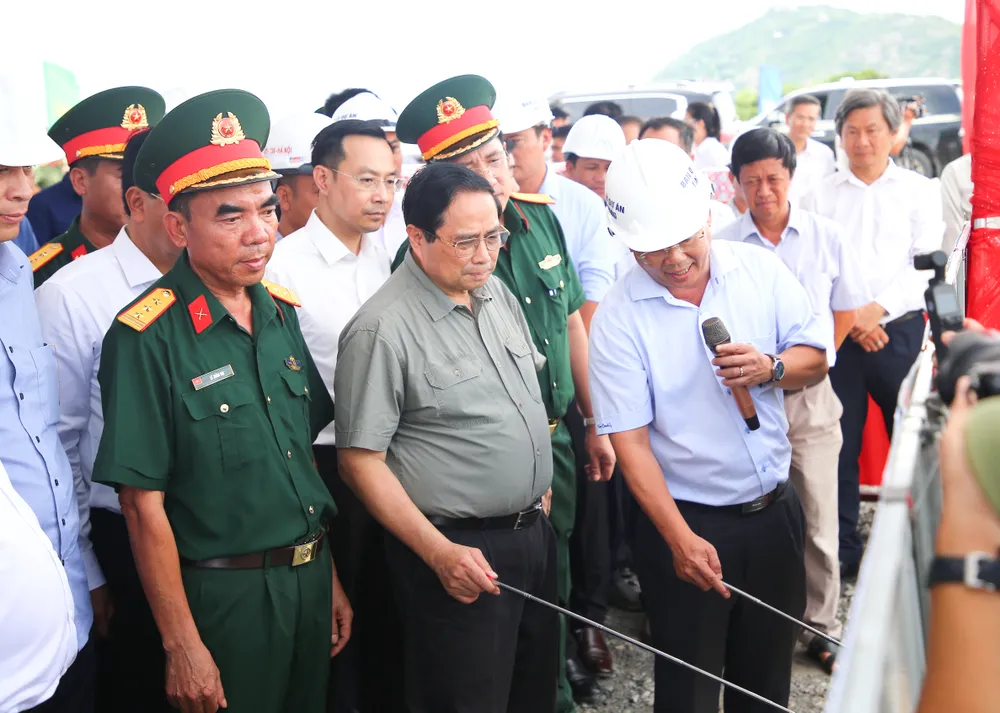 Thủ tướng Phạm Minh Chính kiểm tra tiến độ Dự án thành phần 1, cao tốc Châu Đốc - Cần Thơ - Sóc Trăng IMG_4757.jpg