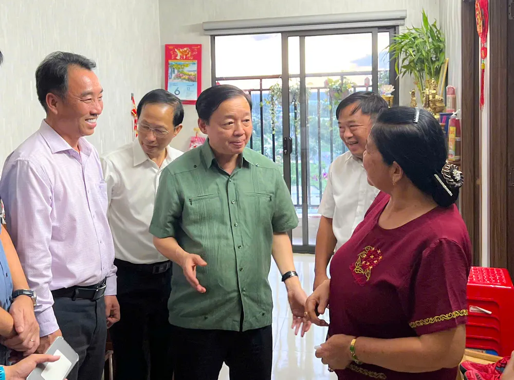 Phó Thủ tướng Trần Hồng Hà thăm hỏi hộ dân sống tại khu nhà ở xã hội Sơn Đông 6bf388f4414cc812915d.jpg