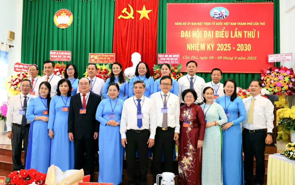Ra mắt Ban Chấp hành Đảng bộ Ủy ban MTTQ Việt Nam TP Cần Thơ, nhiệm kỳ 2025-2030 adb9d612af4d27137e5c.jpg