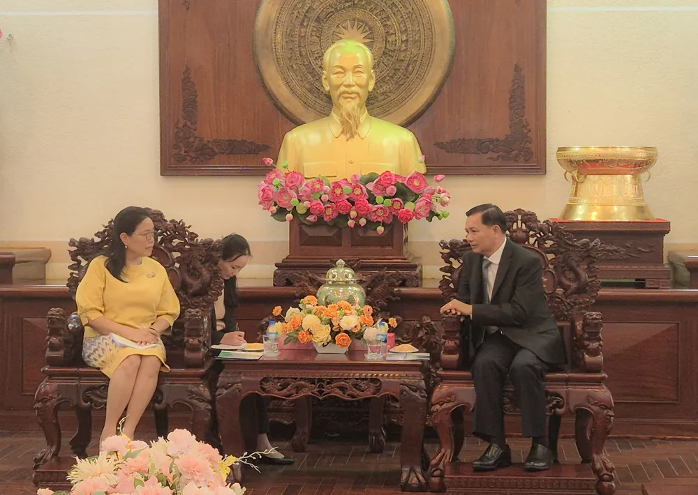 Bà Wiraka Moodhitaporn, Tổng Lãnh sự Thái Lan tại TPHCM và ông Trần Văn Lâu, Chủ tịch UBND TP Cần Thơ tại buổi tiếp và làm việc 20250826_140645.jpg