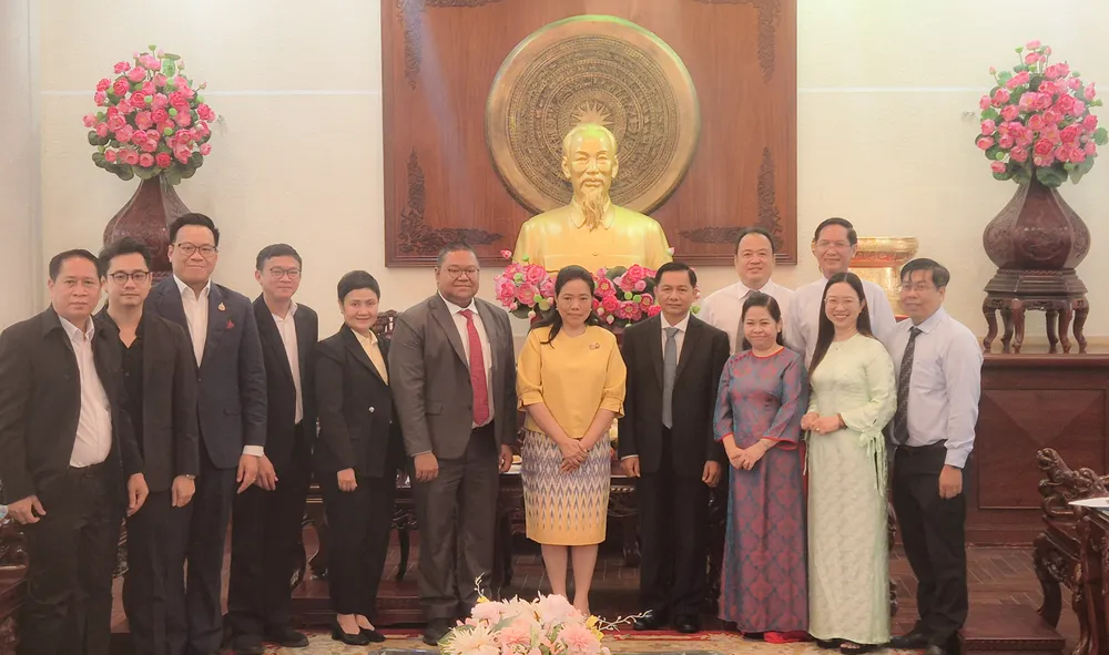Đoàn công tác Tổng Lãnh sự Thái Lan tại TPHCM và lãnh đạo TP Cần Thơ chụp hình lưu niệm 20250826_155146.jpg