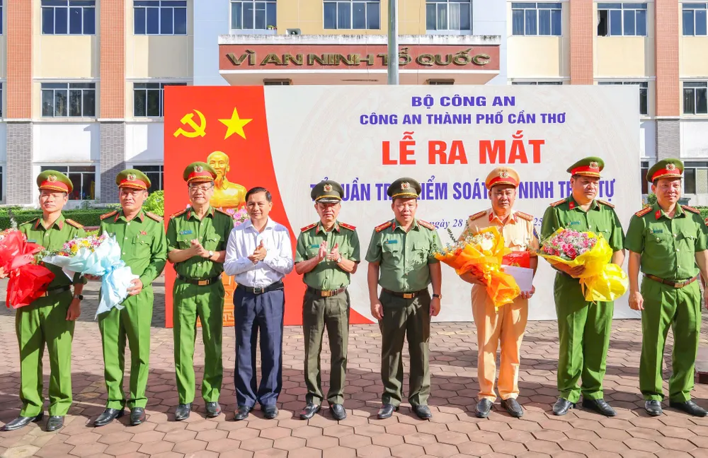 Công an TP Cần Thơ ra mắt Tổ 198 tuần tra, kiểm soát tội phạm z6952517882709_cafb22023cf6f152770f916ad8d5fa85.jpg