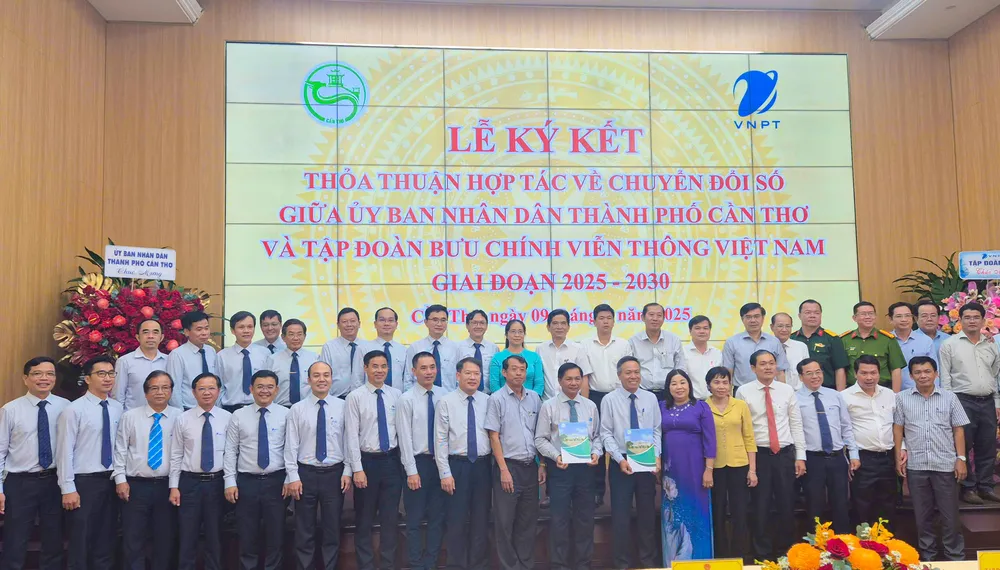 Lãnh đạo UBND TP Cần Thơ và VNPT ký kết thỏa thuận hợp tác chuyển đổi số 9c69afa76a4ce112b85d.jpg