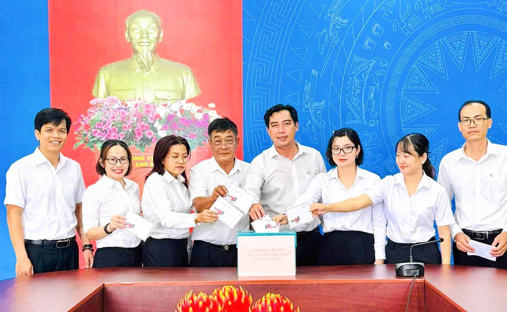 Các đơn vị thuộc TAND hai cấp TP Cần Thơ tham gia ủng hộ 9821402a7e80f4dead91.jpg