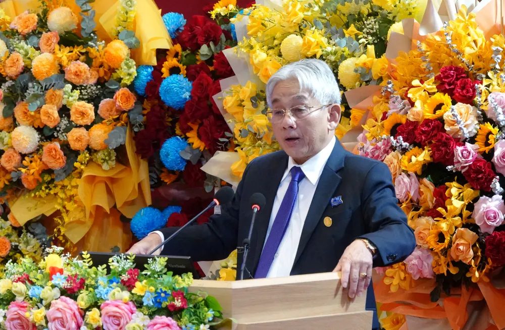 Nhà giáo ưu tú, PGS-TS Lương Minh Cừ, Hiệu trưởng Trường Đại học Cửu Long phát biểu tại buổi lễ 3c837c5a766afb34a27b.jpg