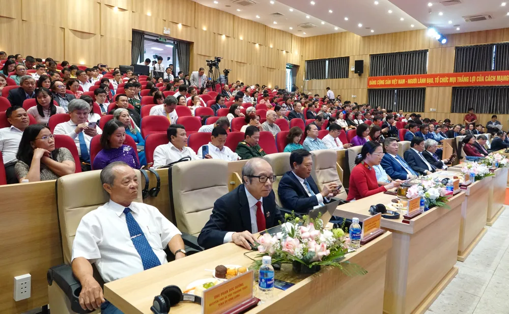 Các đại biểu tham dự buổi lễ 816a932b981b15454c0a.jpg
