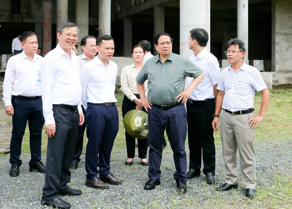 Thủ tướng Phạm Minh Chính trực tiếp đến hiện trường dự án Bệnh viện Ung bướu Cần Thơ để kiểm tra 3f792c711eb493eacaa5.jpg